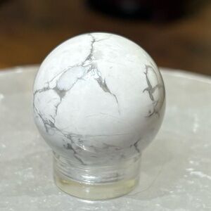 Howlite mini sphere